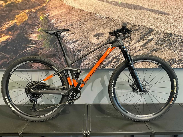 2022 mondraker f-podium carbon dc rr crosscountry mountainbike - 43cm - afbeelding 1 van  13