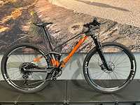 2022 mondraker f-podium carbon dc rr crosscountry mountainbike - 43cm - afbeelding 1 van  13