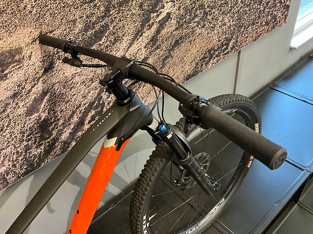 2022 mondraker f-podium carbon dc rr crosscountry mountainbike - 43cm - afbeelding 10 van  13