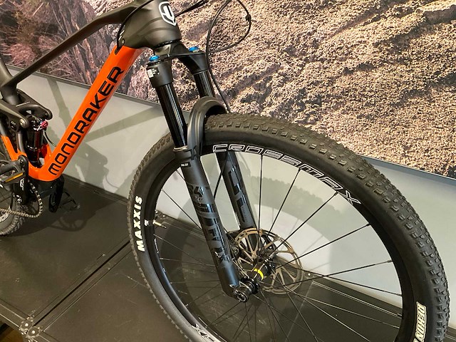2022 mondraker f-podium carbon dc rr crosscountry mountainbike - 43cm - afbeelding 12 van  13
