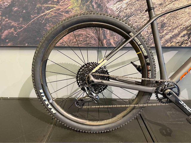 2022 mondraker podium carbon r hardtail mountainbike - l - afbeelding 9 van  15
