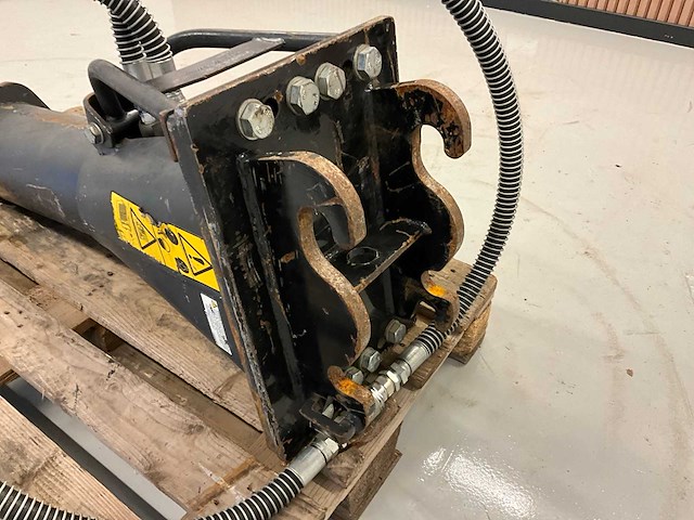 2022 montabert hb880 cw05 hydraulische sloophamer - afbeelding 2 van  11