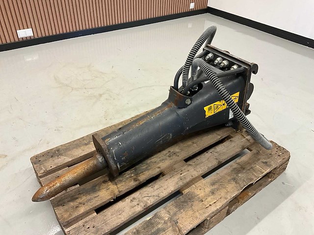 2022 montabert hb880 cw05 hydraulische sloophamer - afbeelding 1 van  11