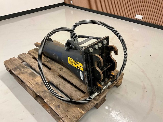 2022 montabert hb880 cw05 hydraulische sloophamer - afbeelding 5 van  11