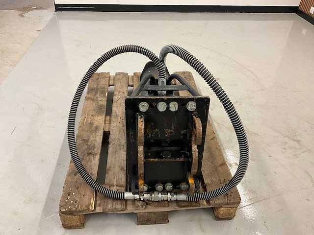 2022 montabert hb880 cw05 hydraulische sloophamer - afbeelding 6 van  11