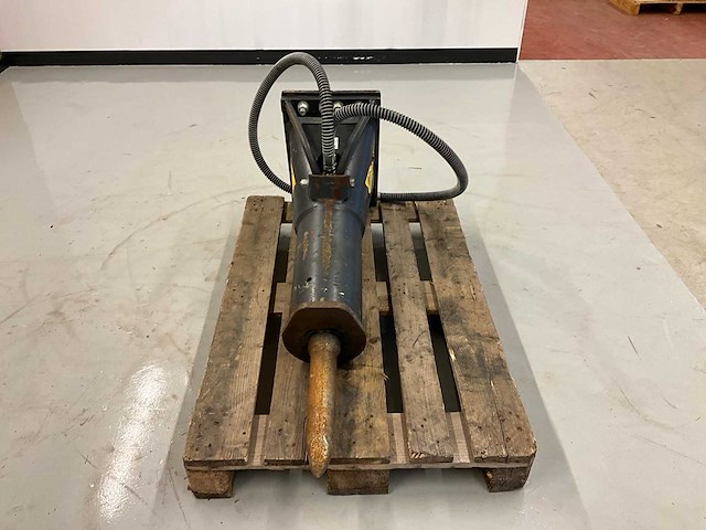 2022 montabert hb880 cw05 hydraulische sloophamer - afbeelding 10 van  11