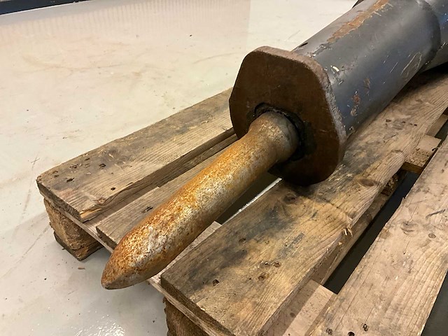 2022 montabert hb880 cw05 hydraulische sloophamer - afbeelding 11 van  11