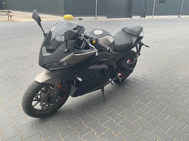 2022 motobi - strada 125 dl sport - motorcycle - afbeelding 9 van  16