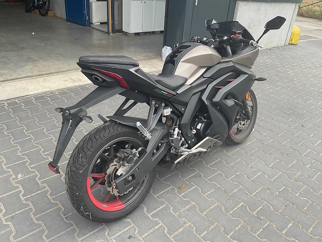 2022 motobi - strada 125 dl sport - motorcycle - afbeelding 16 van  16