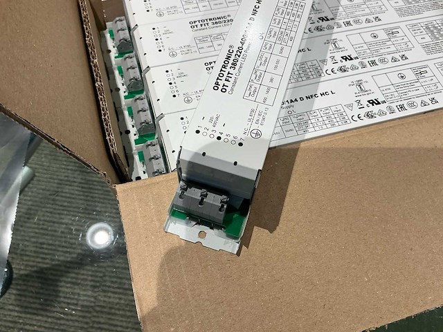 2022 osram (inventronics) ot fit 380/220-400/1a4 d nfc hc l drivers (600x) - afbeelding 15 van  16