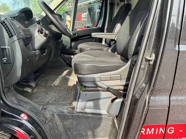 2022 peugeot boxer 333 2.2 hdi l1h1 premium bedrijfswagen - afbeelding 4 van  32