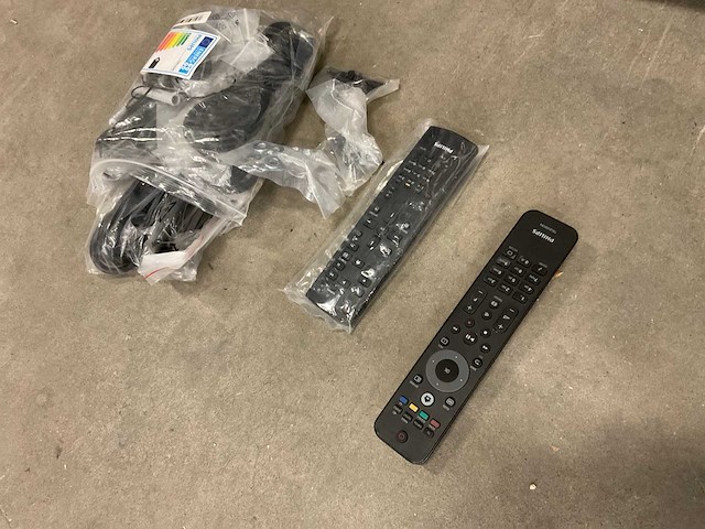 2022 philips 86bdl3550q monitor in flightcase - afbeelding 2 van  17