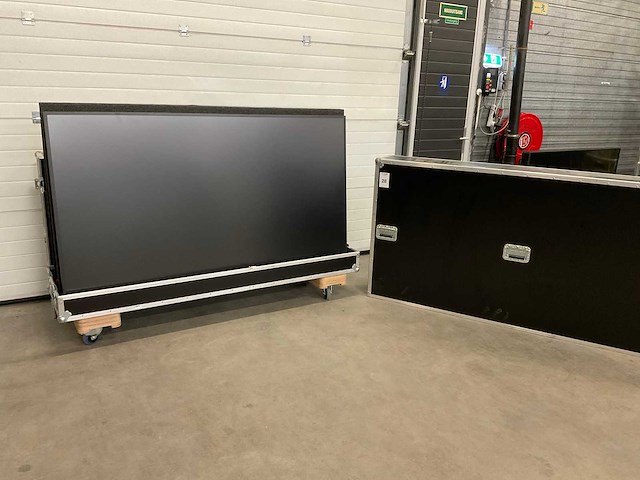 2022 philips 86bdl3550q monitor in flightcase - afbeelding 10 van  17