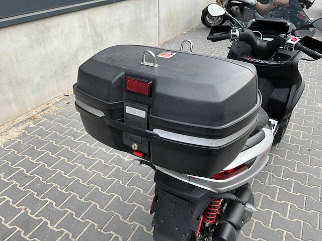 2022 piaggio mp3 400hpe 3 wiel motorfiets - afbeelding 8 van  18