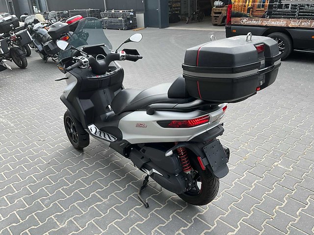 2022 piaggio mp3 400hpe 3 wiel motorfiets - afbeelding 11 van  18