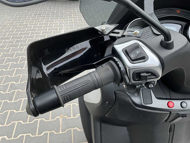 2022 piaggio mp3 400hpe 3 wiel motorfiets - afbeelding 17 van  18