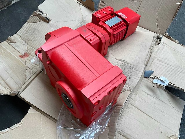 2022 sew fa77/g r37 drn71ms4/be03hf elektromotor met reductor (2x) - afbeelding 2 van  6