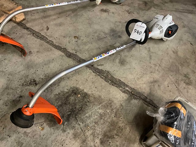 2022 stihl fs 40 kantentrimmer - afbeelding 1 van  5