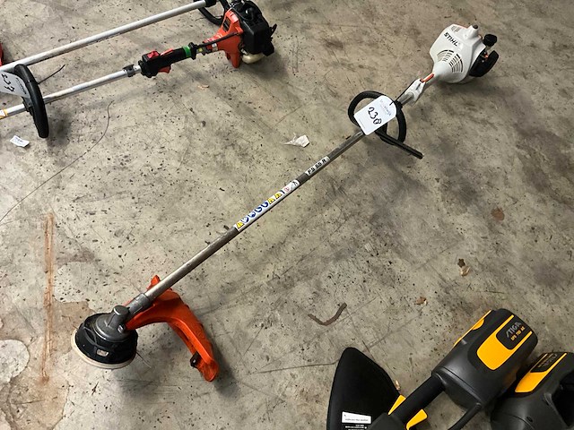 2022 stihl fs 55r kantentrimmer - afbeelding 1 van  6