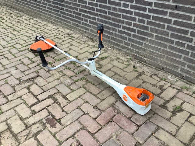 2022 stihl fsa135 bosmaaier - afbeelding 1 van  3