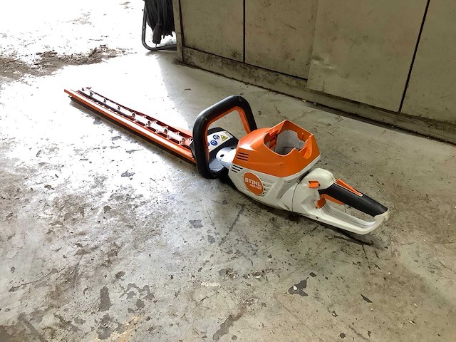 2022 stihl hsa100 heggenschaar - afbeelding 1 van  6