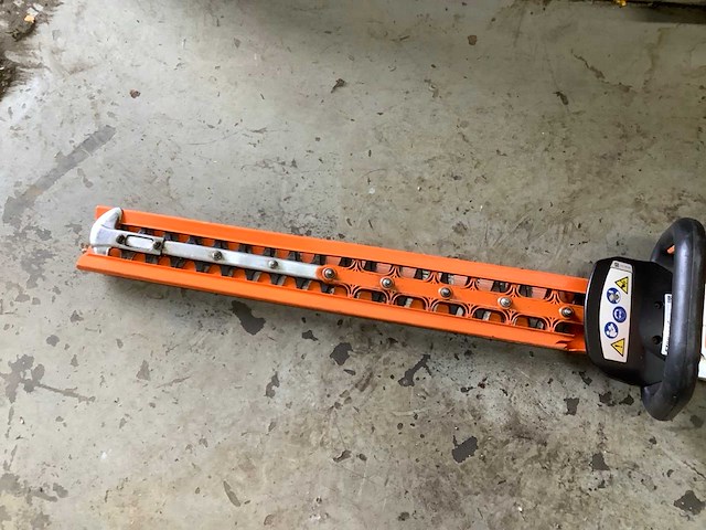2022 stihl hsa100 heggenschaar - afbeelding 3 van  6