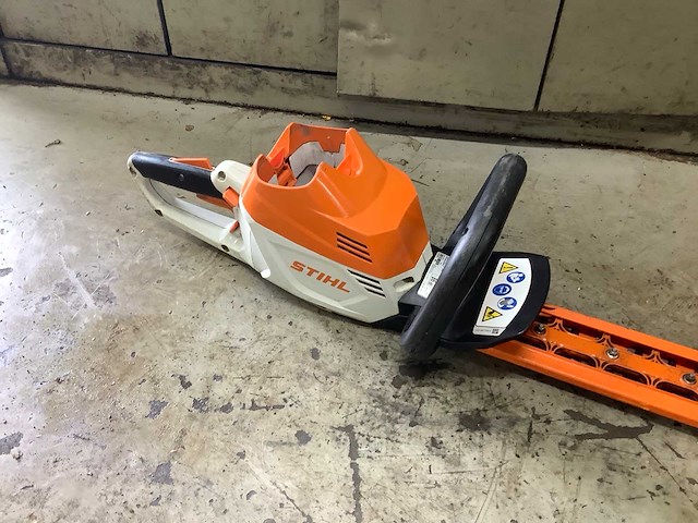2022 stihl hsa100 heggenschaar - afbeelding 5 van  6