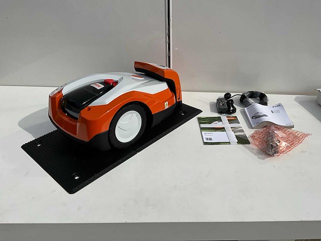2022 stihl imow rmi522.0 robotmaaier - afbeelding 1 van  13