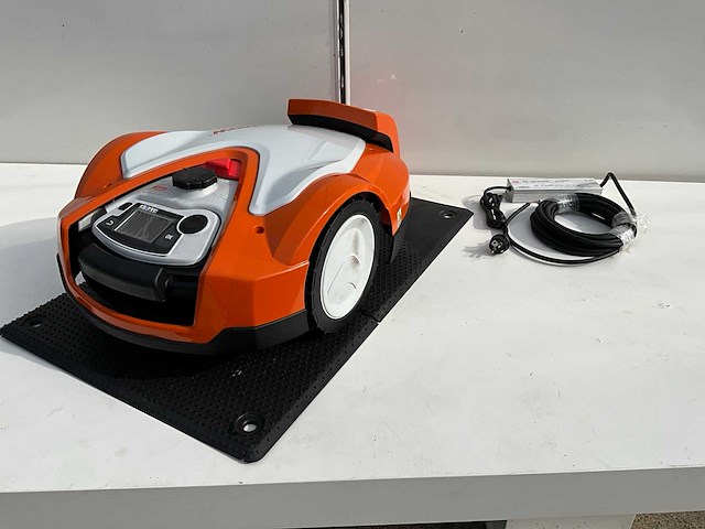 2022 stihl imow rmi632.1 robotmaaier - afbeelding 1 van  6