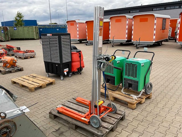 2022 sumner 2210 compacte materiaallift - afbeelding 1 van  4
