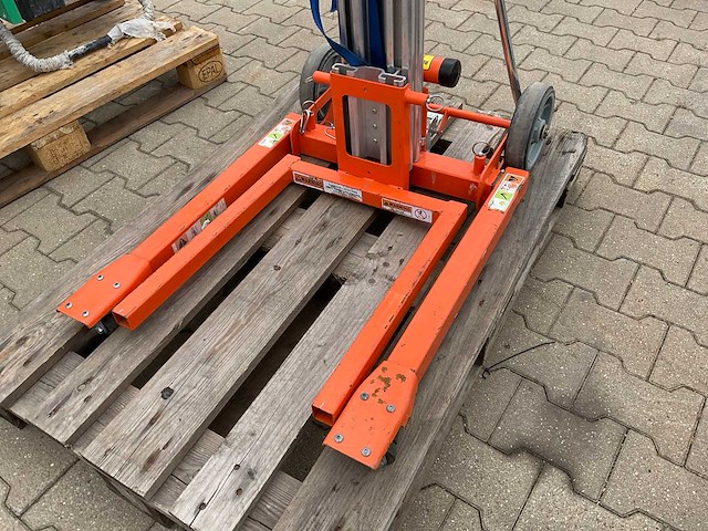 2022 sumner 2210 compacte materiaallift - afbeelding 2 van  4