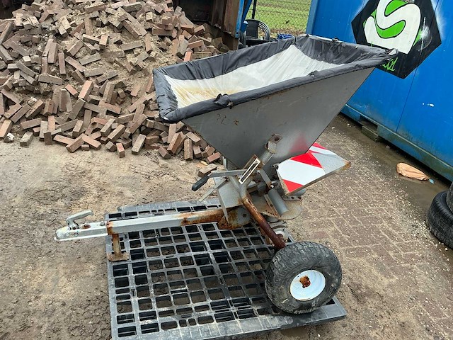 2022 sw-200 zoutstrooier - afbeelding 1 van  15