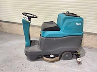 2022 tennant t581 zelfrijdende opzit schrob-zuigmachine - afbeelding 7 van  14