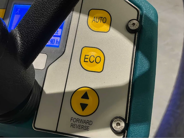 2022 tennant t581 zelfrijdende opzit schrob-zuigmachine - afbeelding 12 van  14