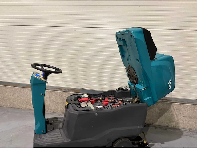 2022 tennant t581 zelfrijdende opzit schrob-zuigmachine - afbeelding 13 van  14