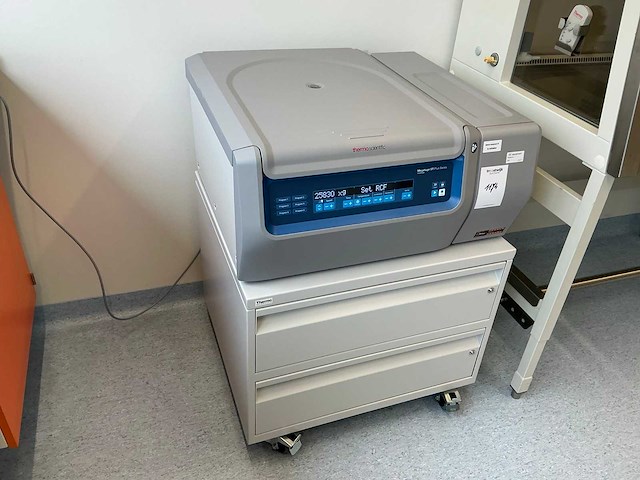 2022 thermo scientific megafuge st4r plus md centrifuge - afbeelding 1 van  10