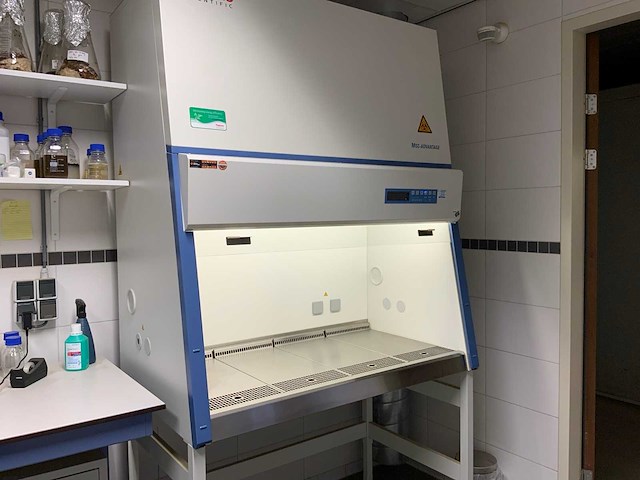2022 thermo scientific msc advantage 1.2 bioveiligheidskast - afbeelding 8 van  13
