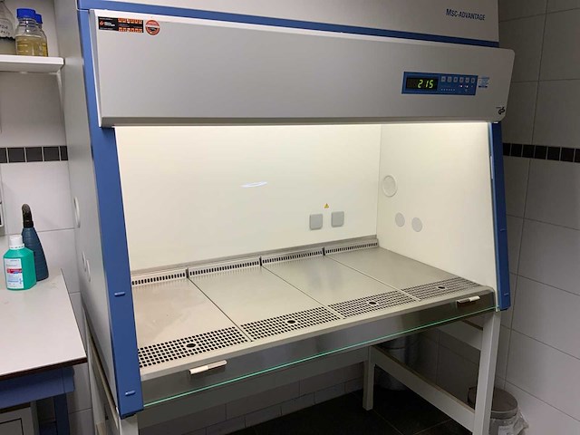 2022 thermo scientific msc advantage 1.2 bioveiligheidskast - afbeelding 11 van  13
