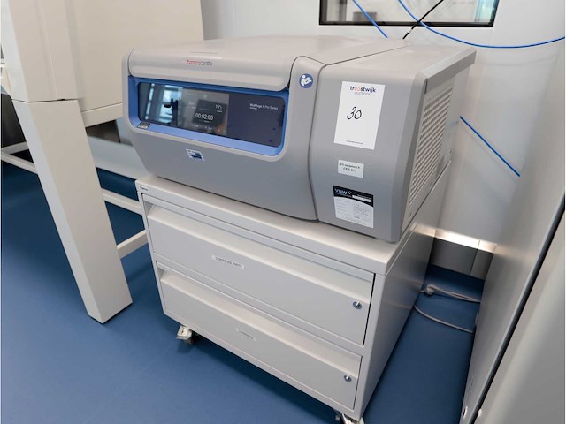 2022 thermo scientific multifuge x4r pro centrifuge - afbeelding 1 van  5
