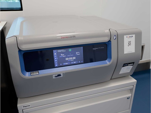 2022 thermo scientific multifuge x4r pro centrifuge - afbeelding 1 van  6