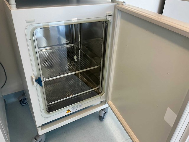 2022 thermowetenschappelijke heracell 150i gp laboratorium co2-incubator (2x) - afbeelding 2 van  11