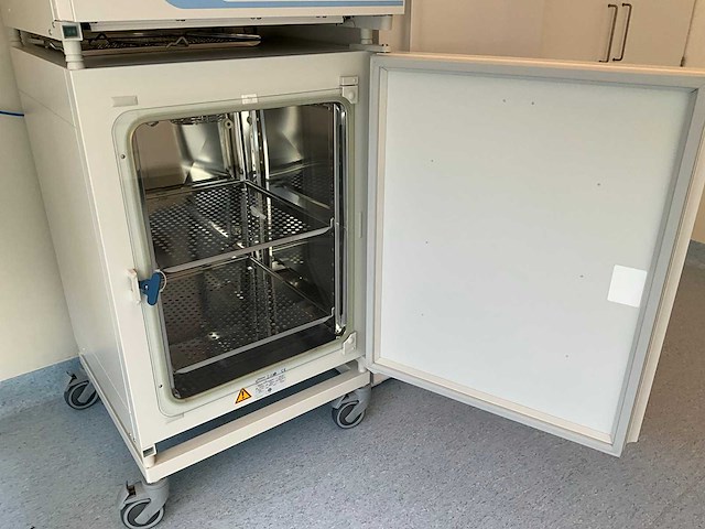 2022 thermowetenschappelijke heracell 150i gp laboratorium co2-incubator (2x) - afbeelding 1 van  5