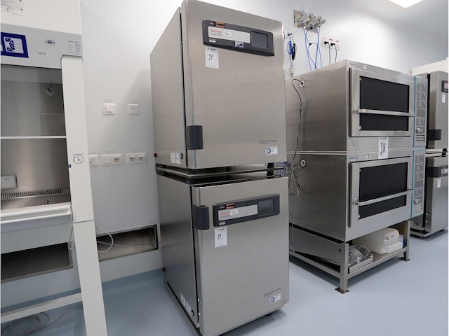2022 thermowetenschappelijke heracell vios 160i cr laboratorium co2-incubator (2x) - afbeelding 1 van  9