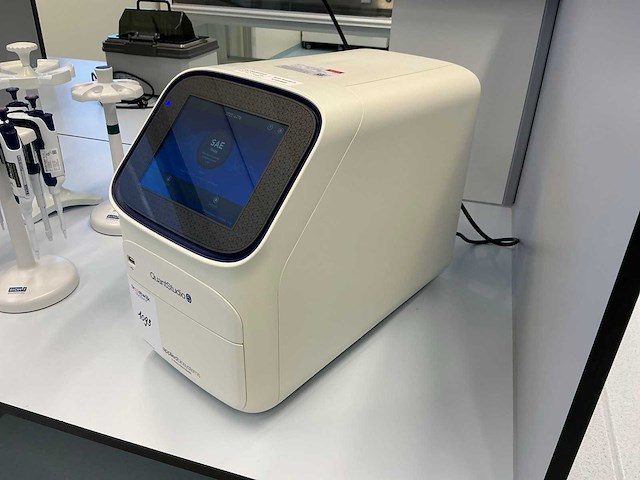 2022 toegepaste biosystemen door thermo fisher scientific quantstudio 5 digitaal realtime pcr-systeem - afbeelding 12 van  16