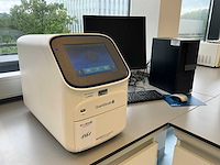 2022 toegepaste biosystemen door thermo fisher scientific quantstudio 5 digitaal realtime pcr-systeem - afbeelding 1 van  10