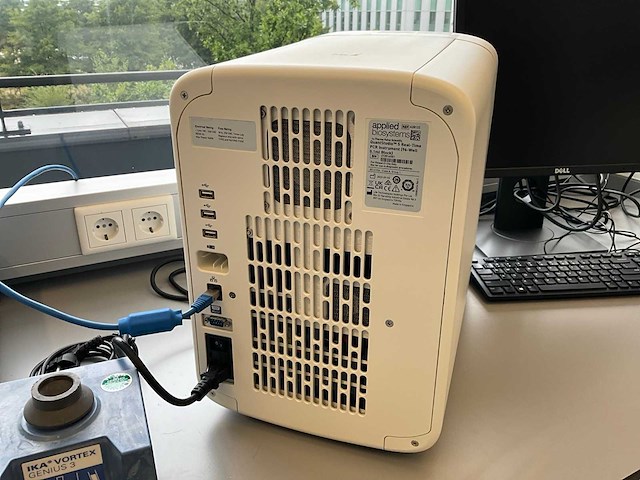 2022 toegepaste biosystemen door thermo fisher scientific quantstudio 5 digitaal realtime pcr-systeem - afbeelding 10 van  10