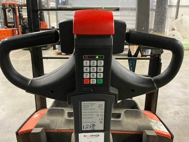 2022 toyota lpe200 elektrische palletwagen met platform - afbeelding 3 van  15