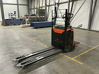 2022 toyota lpe200 elektrische palletwagen met platform - afbeelding 1 van  15