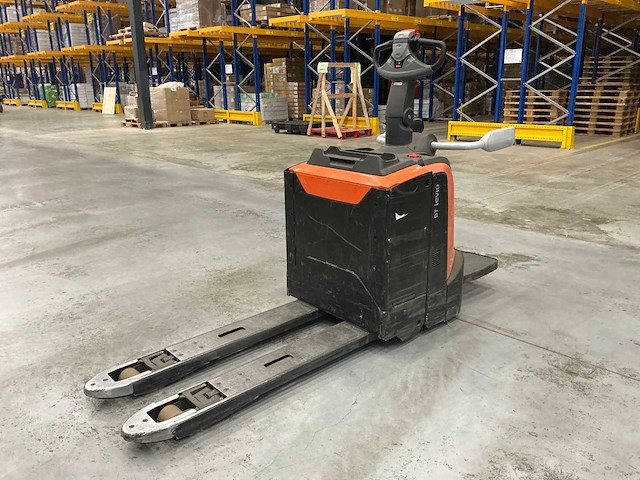 2022 toyota lpe200 meerijpallettruck - afbeelding 1 van  13