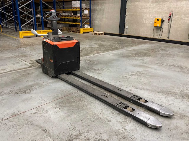 2022 toyota lpe200 meerijpallettruck - afbeelding 8 van  14